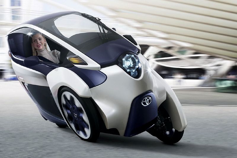 Toyota представила в Женеве трехколесный i-ROAD