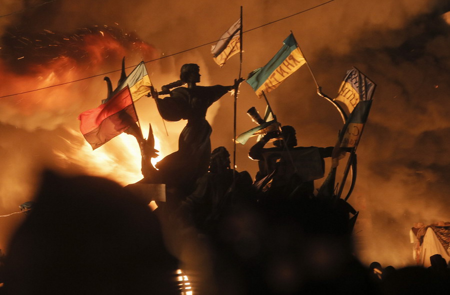 Майдан Незалежности в огне (11 фото)
