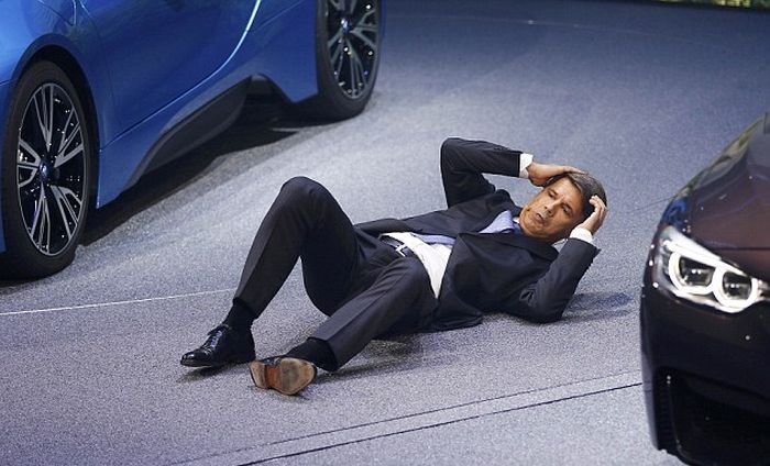 Гендиректор BMW Харальд Крюгер упал в обморок на открытии Франкфуртского автосалона