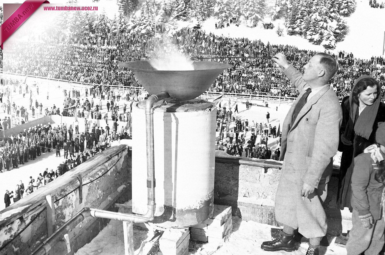 Швейцария. Санкт-Мориц, Граубюнден. 30 января 1948 года. Зажжение олимпийского огня на церемонии открытия V Олимпийских зимних игр. Это были первые Олимпийские зимние игры после окончания Второй мировой войны. (AP Photo)