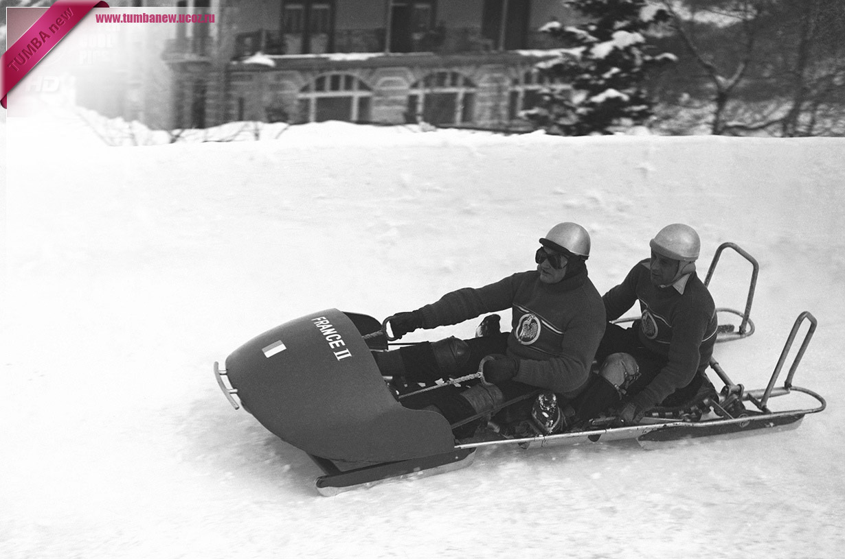 Швейцария. Санкт-Мориц, Граубюнден. 30 января 1948 года. Французский экипаж-двойка на соревнованиях по бобслею. (AP Photo)