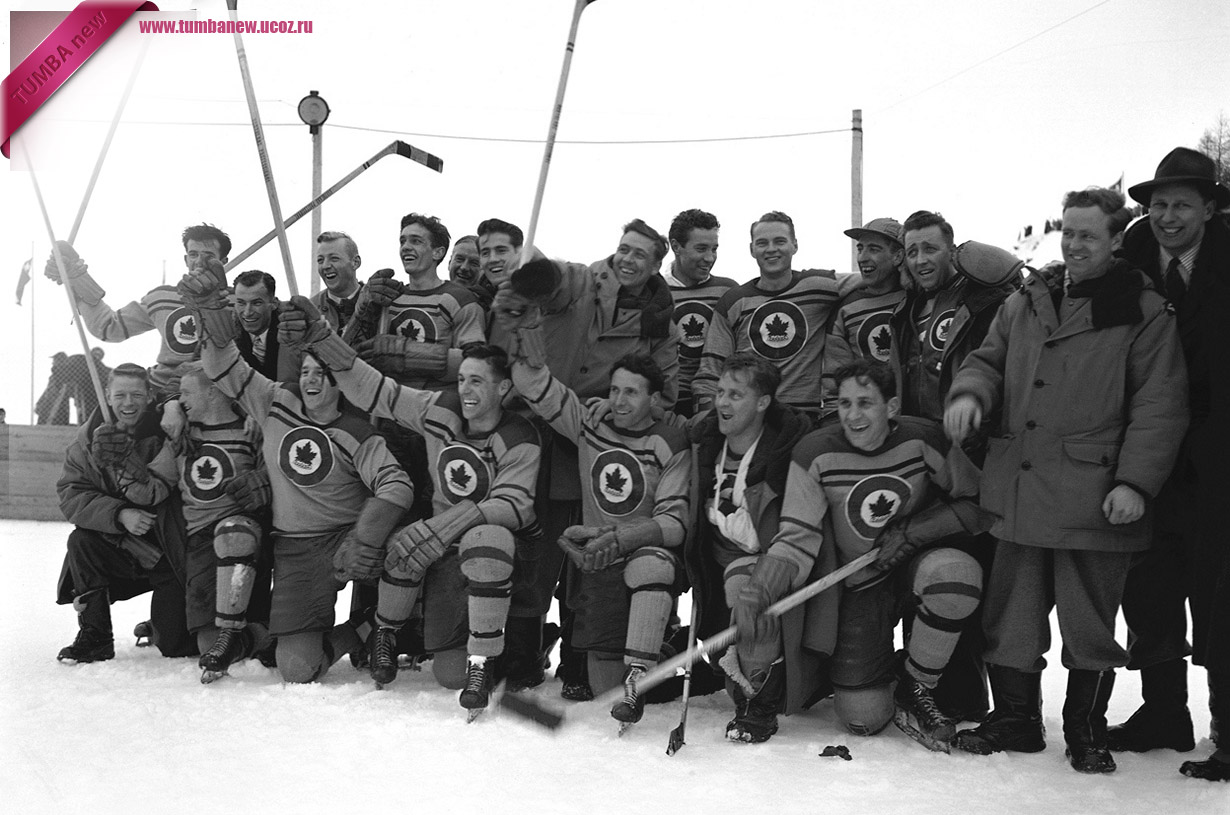 Швейцария. Санкт-Мориц, Граубюнден. 8 февраля 1948 года. Канадская сборная по хоккею после победы в финале над Чехословакией. (AP Photo/Green)