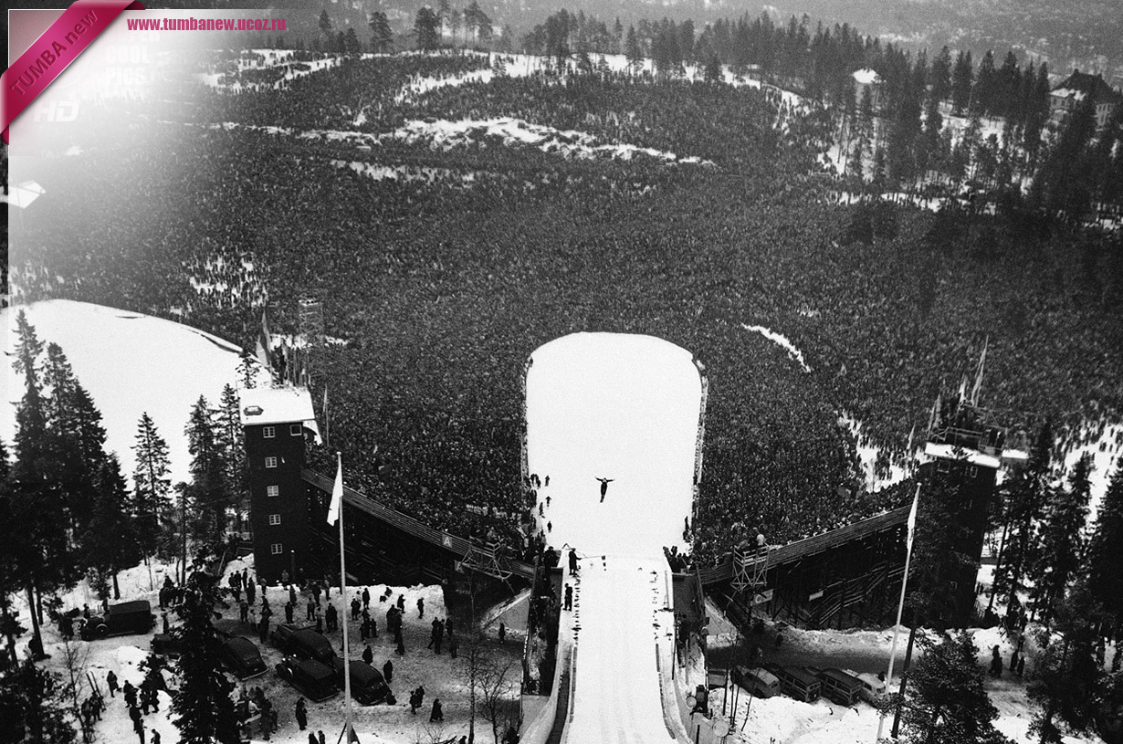 Норвегия. Осло. 24 февраля 1952 года. Тысячи зрителей наблюдают за прыжком Арнфинна Бергманна из Норвегии во время соревнований по прыжкам на лыжах с трамплина. (AP Photo)