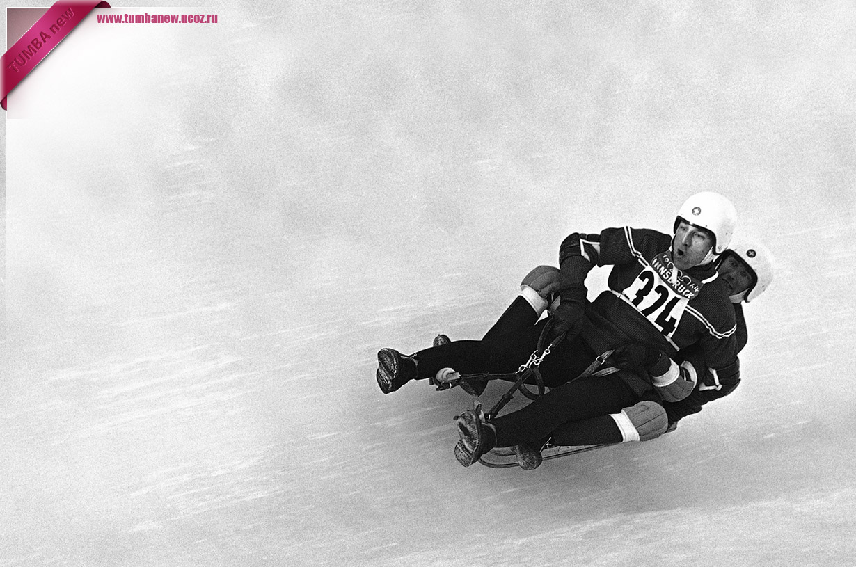 Австрия. Инсбрук, Тироль. 22 января 1964 года. Ронни Уолтерс и Джеймс Хиггинс из США на соревнованиях по тобоггану. (AP Photo)