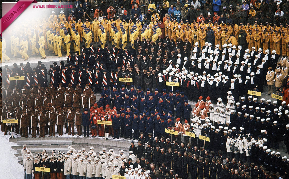 Австрия. Инсбрук, Тироль. 4 февраля 1976 года. Делегации разных стран на церемонии открытия XII Олимпийских зимних игр. (AP Photo)