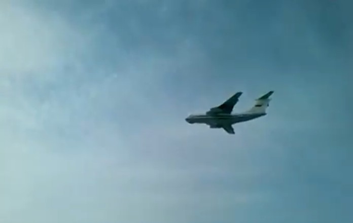 Низколетящий самолет над Оренбургом